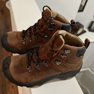 *New, no box* Keen Hiking boots size 7 women’s.